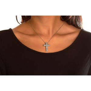 diamond-cross-pendant-white-gold