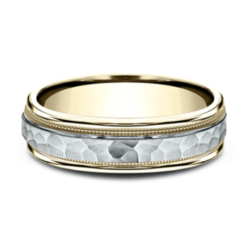 Men's Comfort-Fit Hammered Center Two-Tone Wedding Band in 14k White and Yellow Gold (6mm)