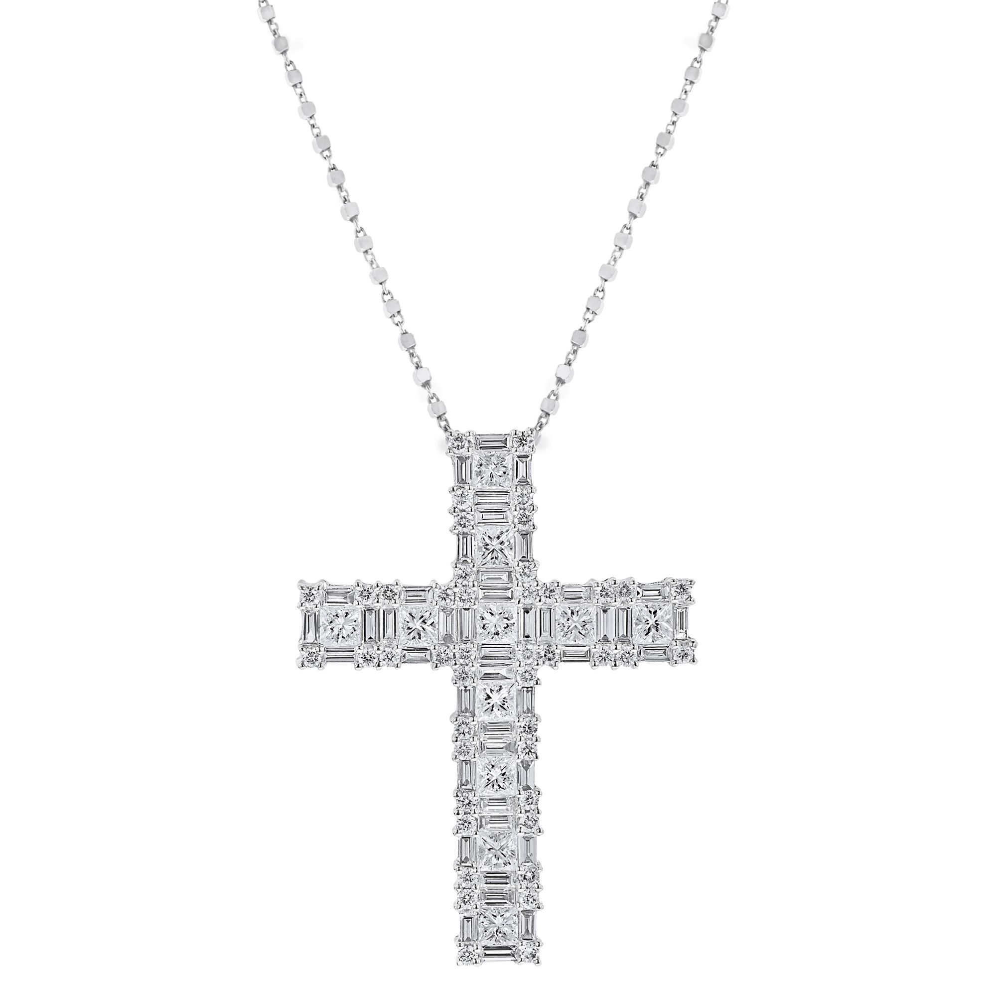 large-diamond-cross-pendant-white-gold