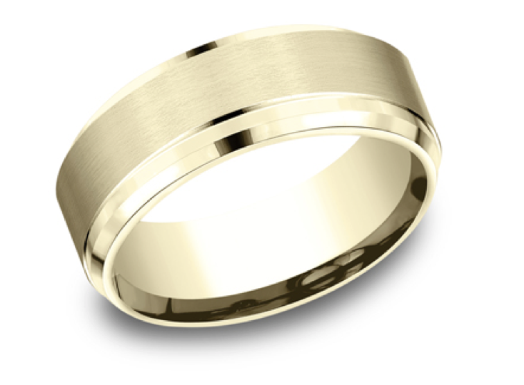 Men's Comfort-Fit Beveled Edge Wedding Band in Yellow Gold (7mm)