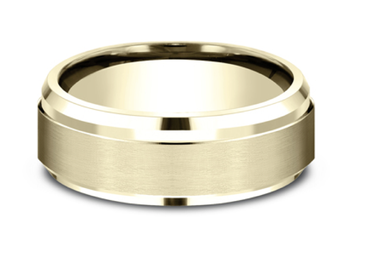 Men's Comfort-Fit Beveled Edge Wedding Band in Yellow Gold (7mm)