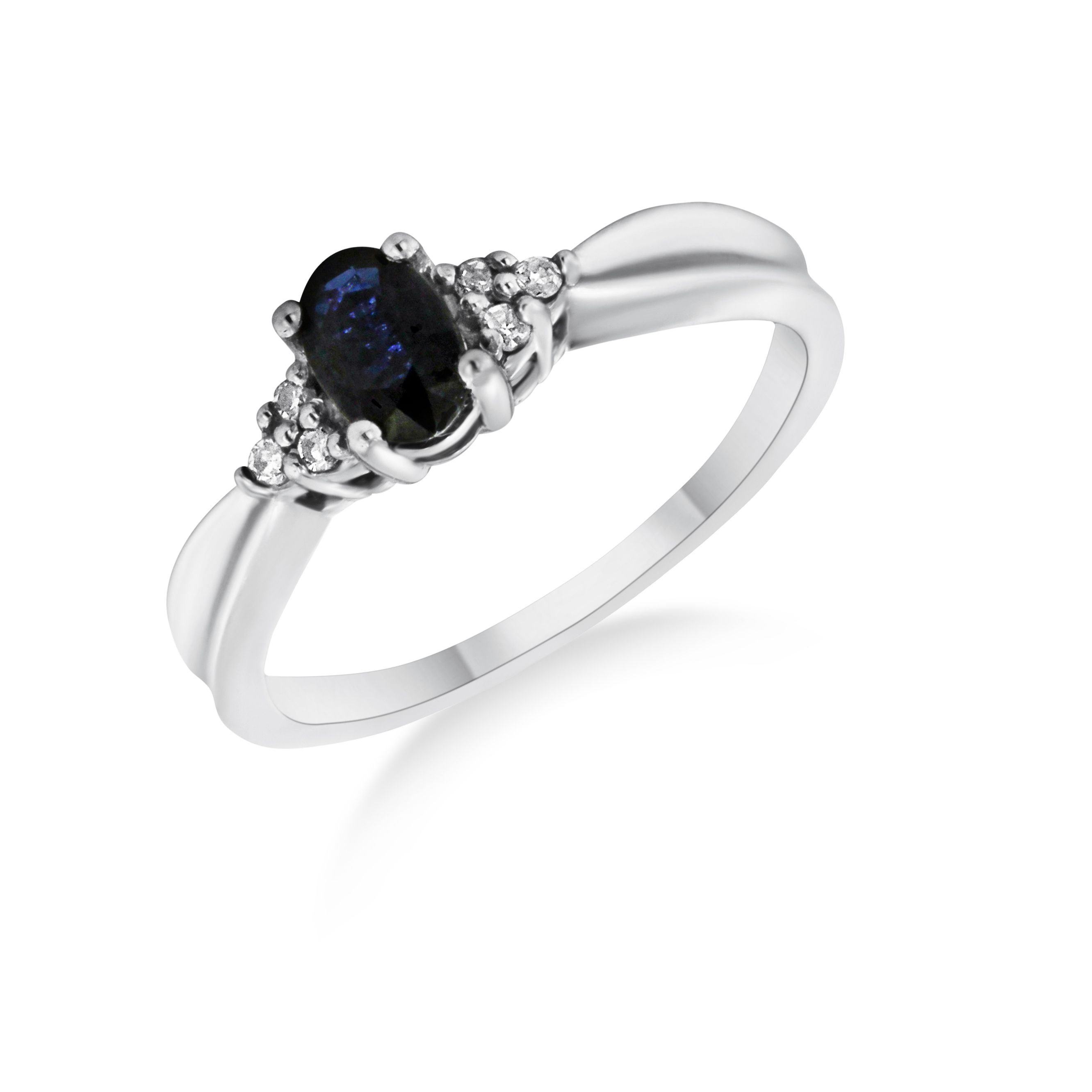 oval-sapphire-diamond-white-gold-ring